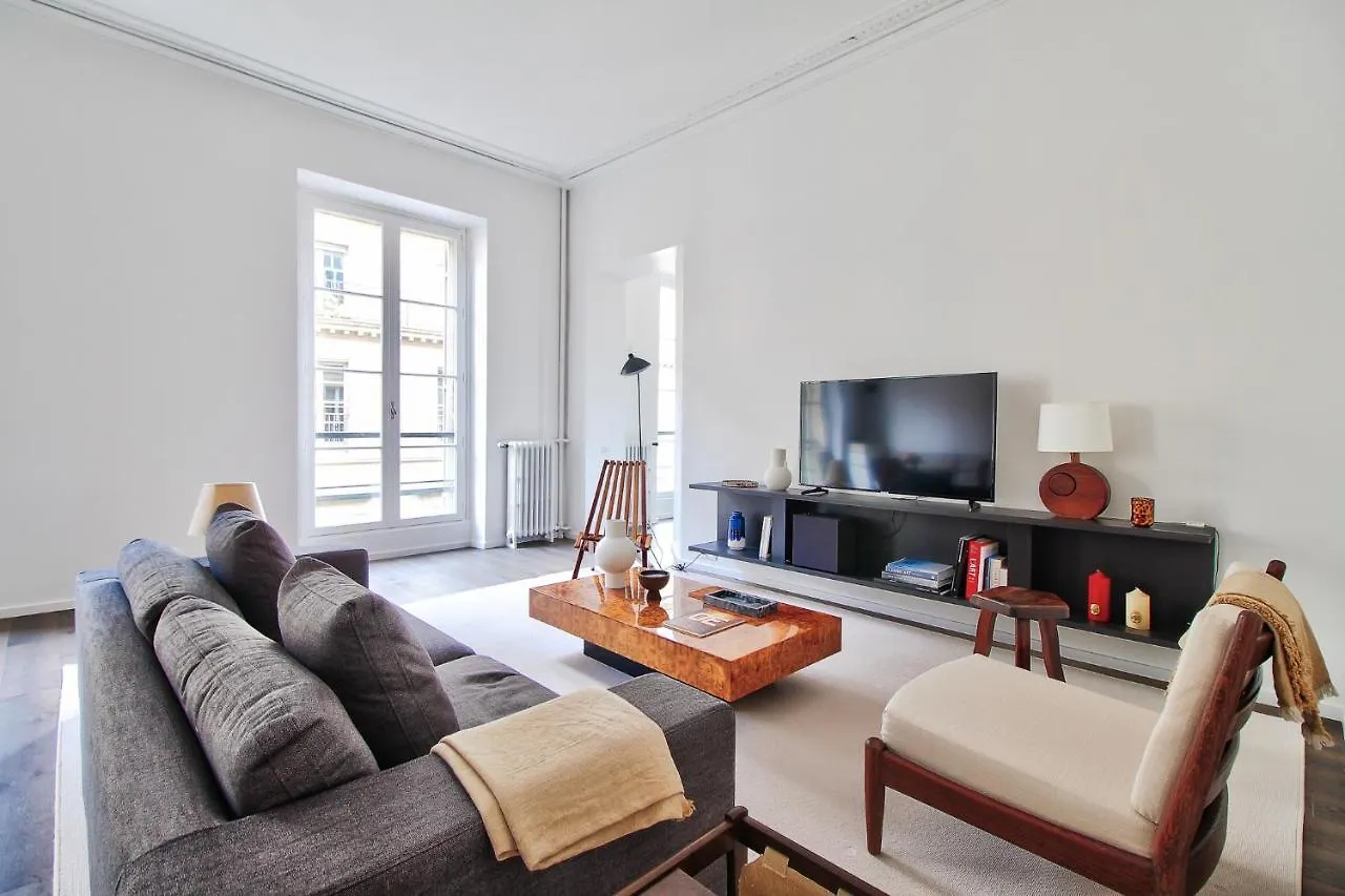 Modern 3bdr/3bath - Louvre Museum/tuileries Apartment
