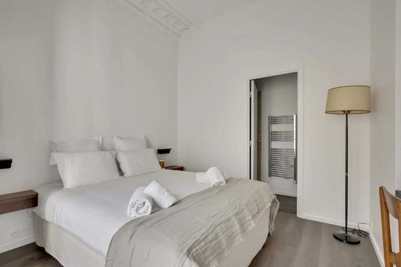 Modern 3bdr/3bath - Louvre Museum/tuileries Apartmán