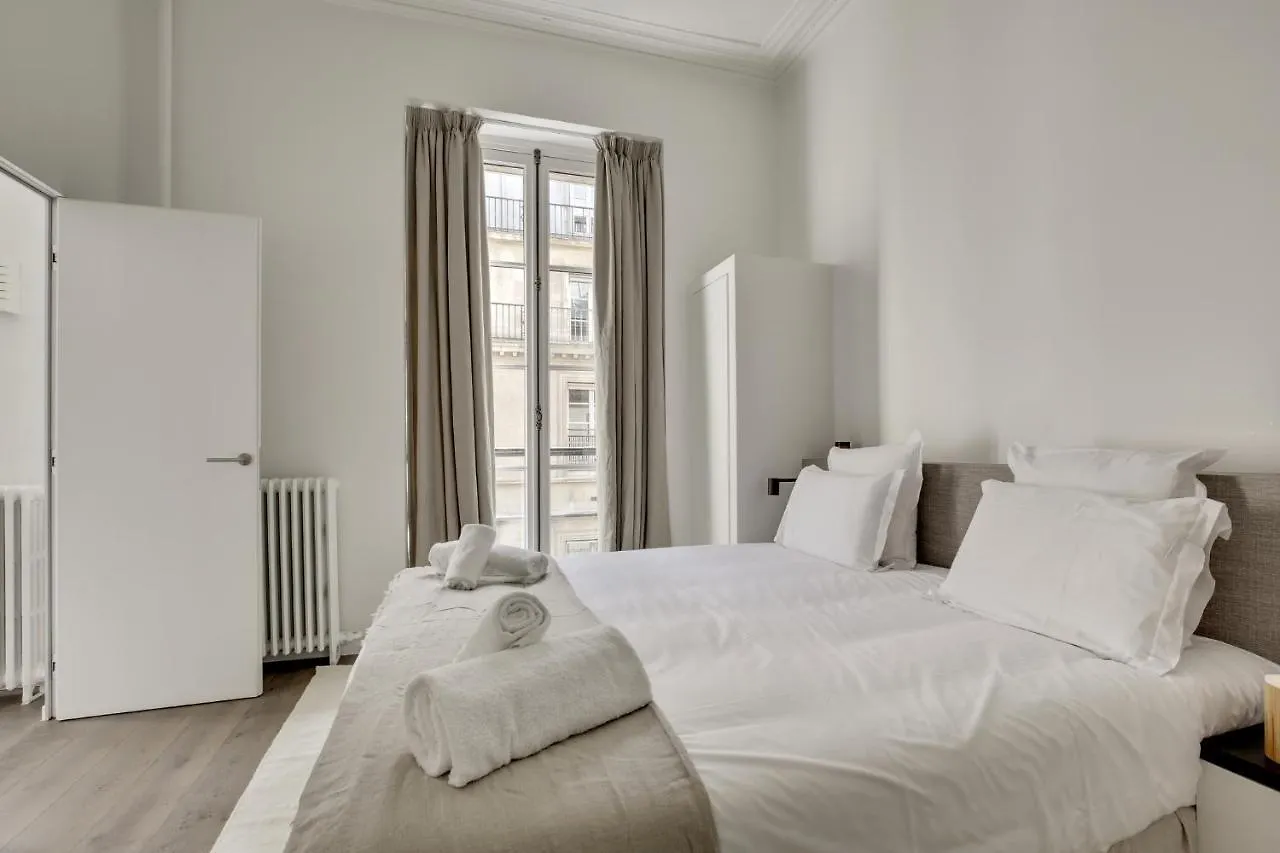 Appartement Modern 3bdr/3bath - Louvre Museum/tuileries Parijs